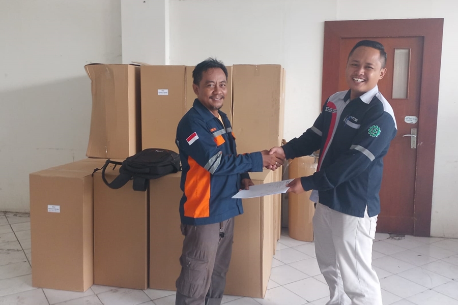 penyerahan-filter-pleated-oleh-tim-produsen-filter